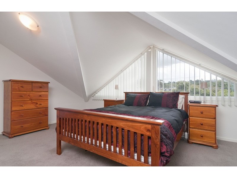 18/13-15 Hewish Road, Croydon VIC 3136