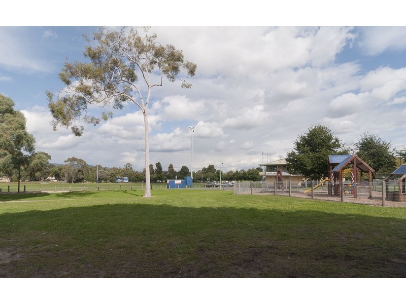 18/13-15 Hewish Road, Croydon VIC 3136