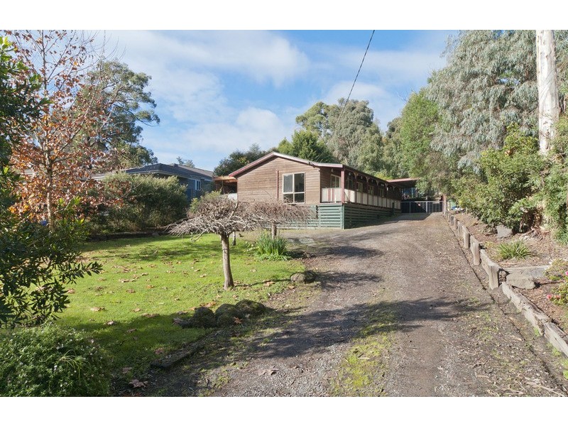 7 Edmond Crescent, Wandin North VIC 3139