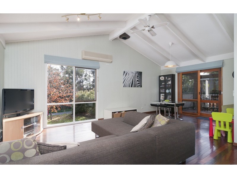 7 Edmond Crescent, Wandin North VIC 3139