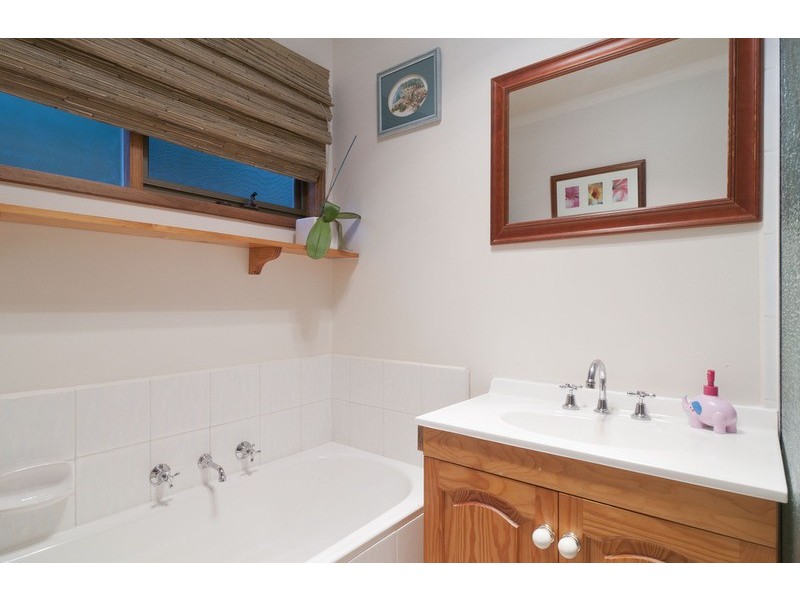 7 Edmond Crescent, Wandin North VIC 3139