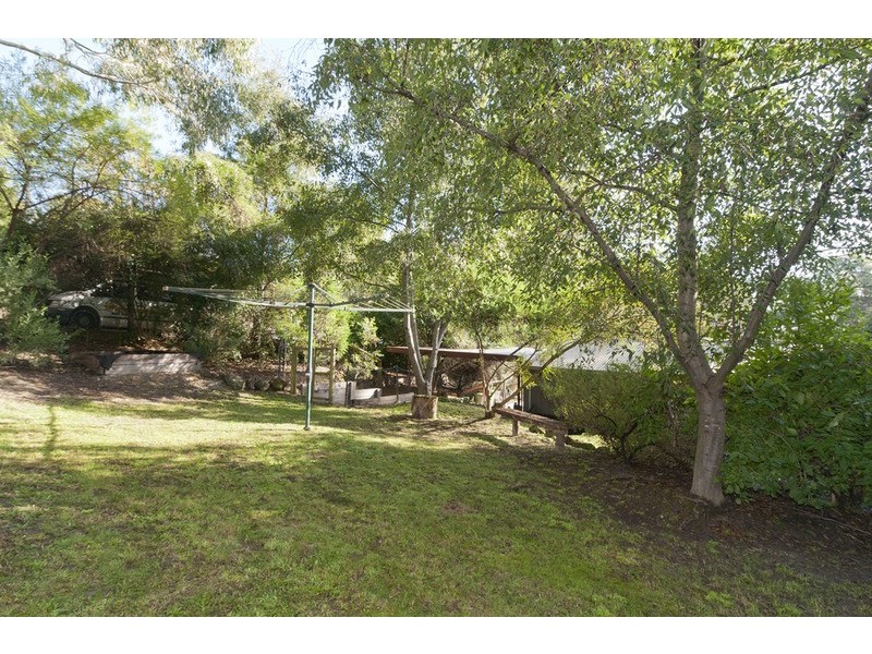 7 Edmond Crescent, Wandin North VIC 3139