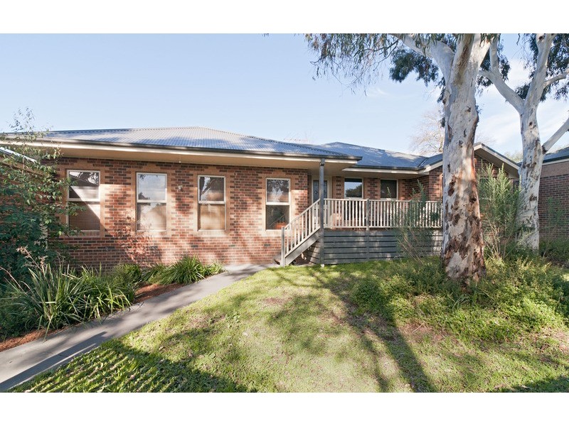 2/8 Bell Street, Seville VIC 3139