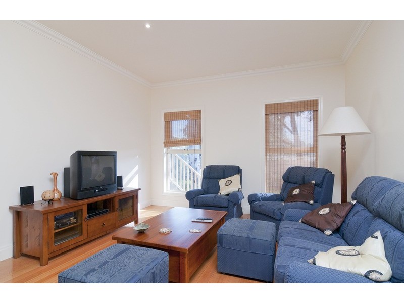 2/8 Bell Street, Seville VIC 3139