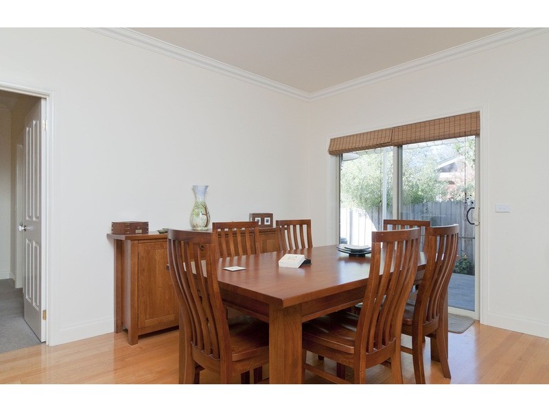 2/8 Bell Street, Seville VIC 3139