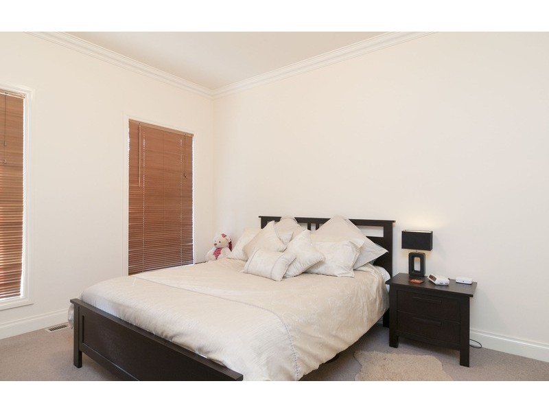 2/8 Bell Street, Seville VIC 3139