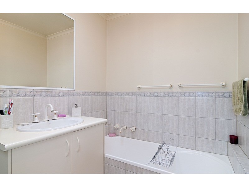 2/33 Vernon Street, Croydon VIC 3136