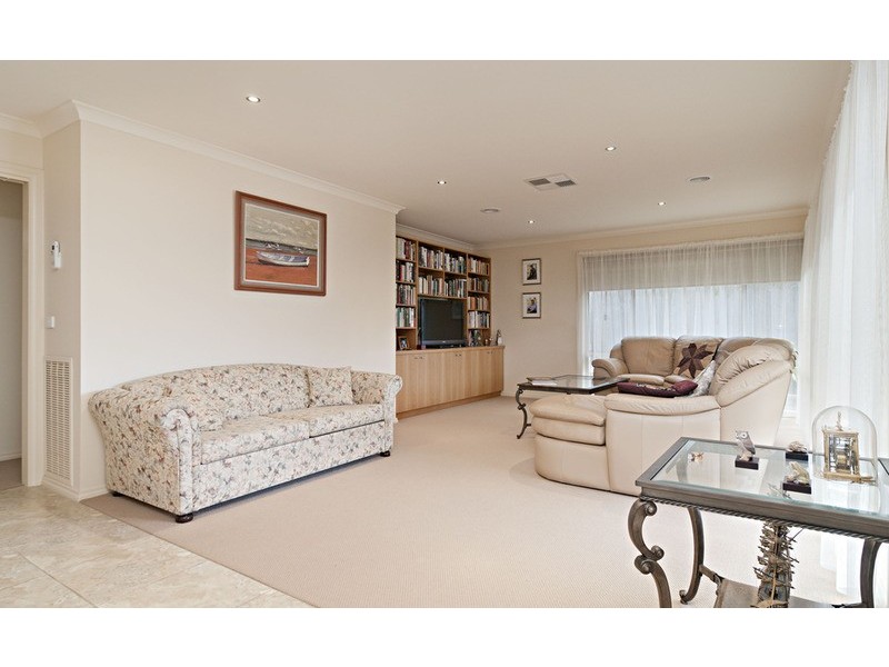 13 Natanya Way, Kilsyth VIC 3137