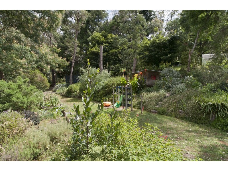 20 Heathfield  Grove, Montrose VIC 3765