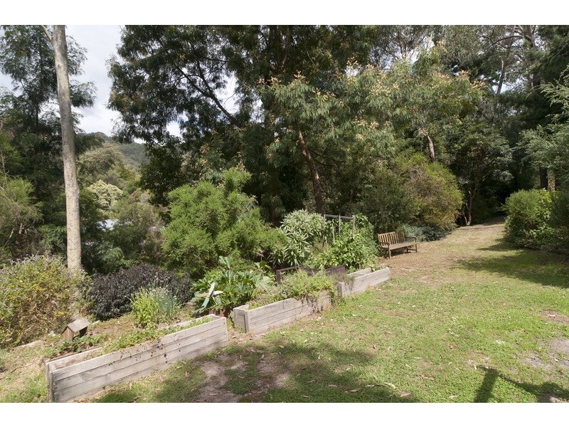 20 Heathfield  Grove, Montrose VIC 3765