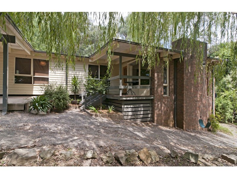 4 Oak Grove, Mount Evelyn VIC 3796