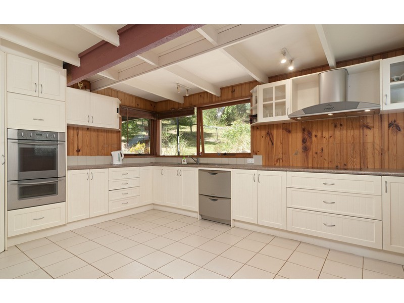 4 Oak Grove, Mount Evelyn VIC 3796