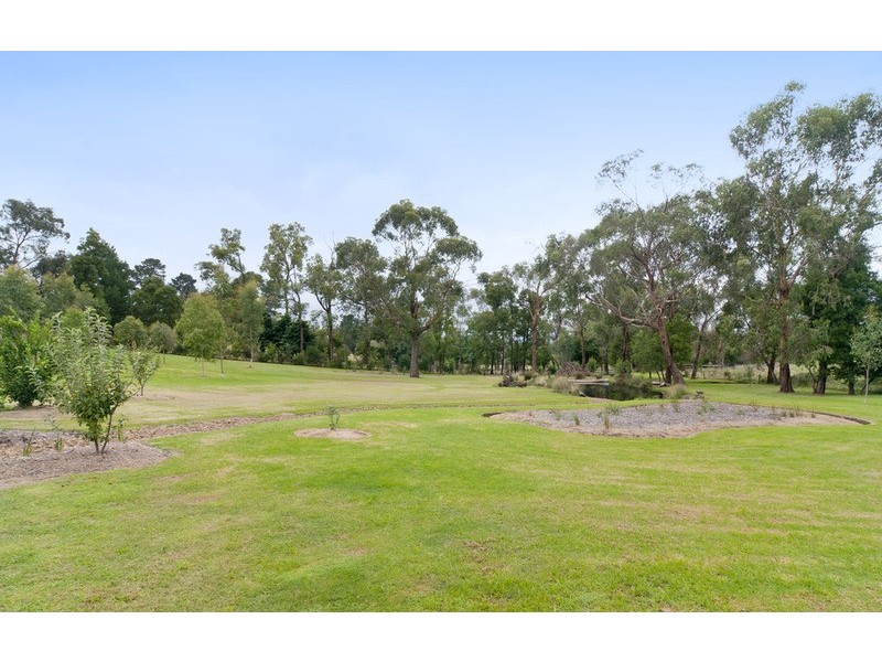10 Rouget Road, Wandin North VIC 3139