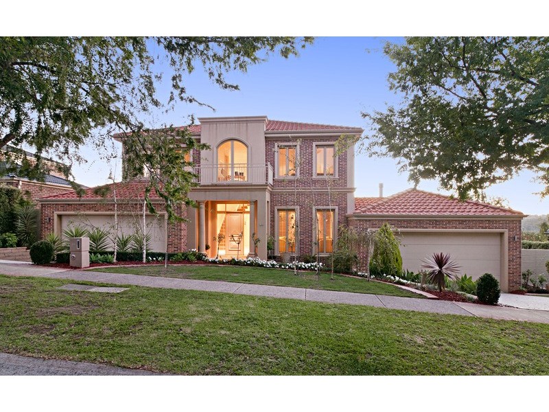 24 Yarraridge Drive, Chirnside Park VIC 3116