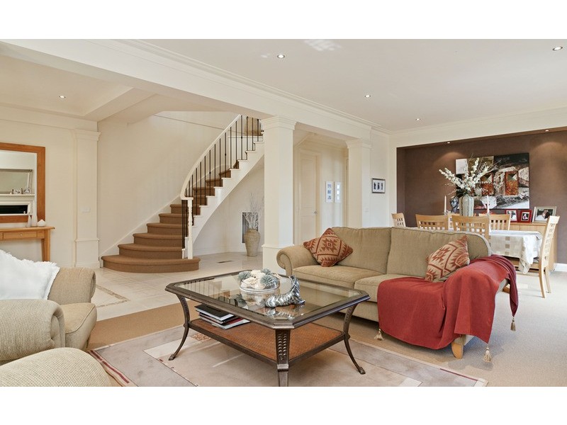 24 Yarraridge Drive, Chirnside Park VIC 3116