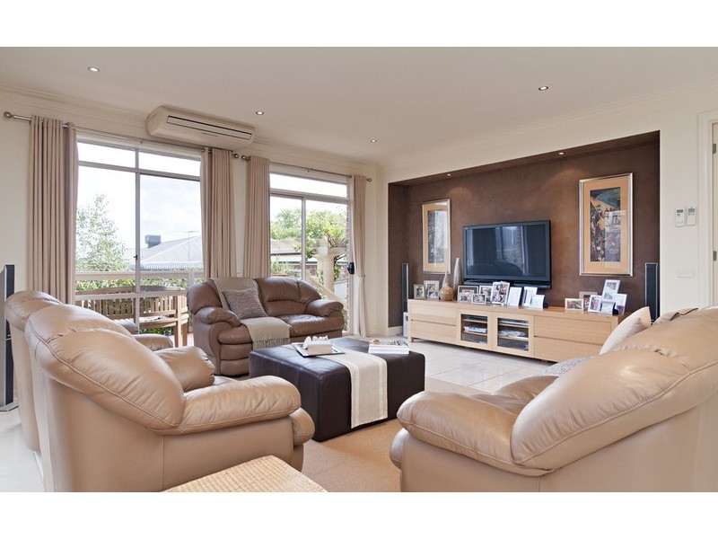 24 Yarraridge Drive, Chirnside Park VIC 3116