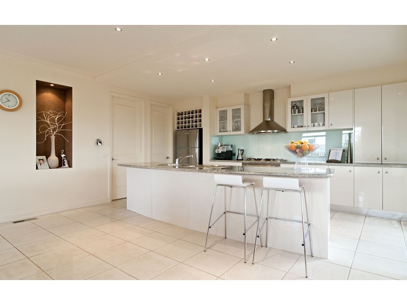 24 Yarraridge Drive, Chirnside Park VIC 3116