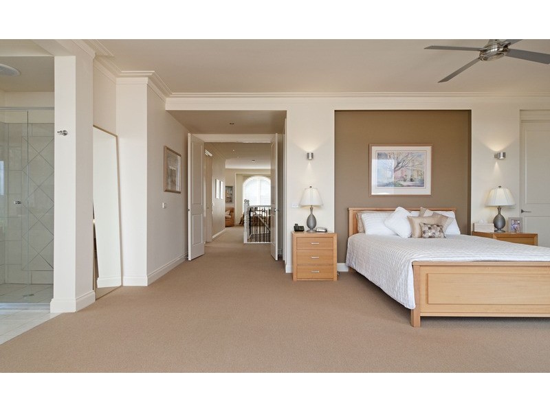 24 Yarraridge Drive, Chirnside Park VIC 3116