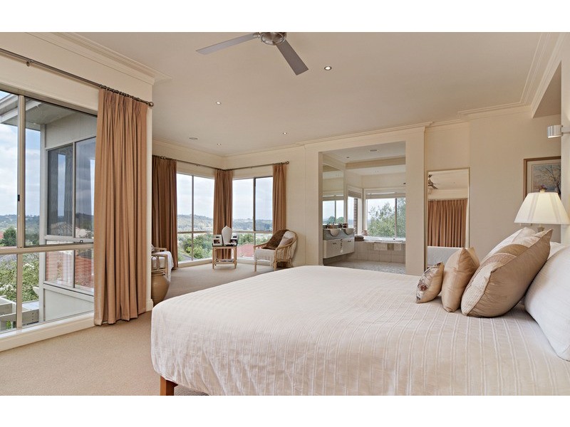 24 Yarraridge Drive, Chirnside Park VIC 3116