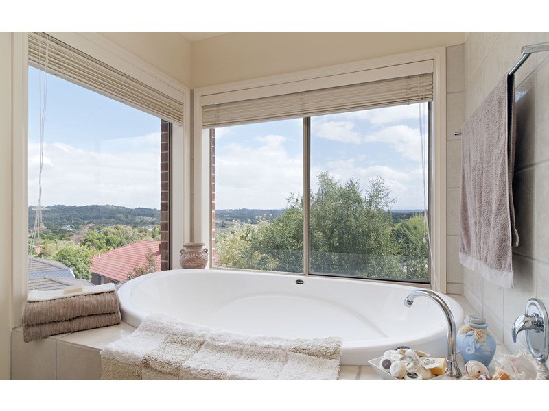 24 Yarraridge Drive, Chirnside Park VIC 3116