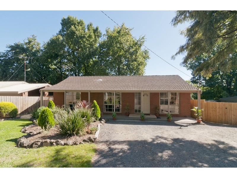 25 Norman Berry Drive, Seville VIC 3139