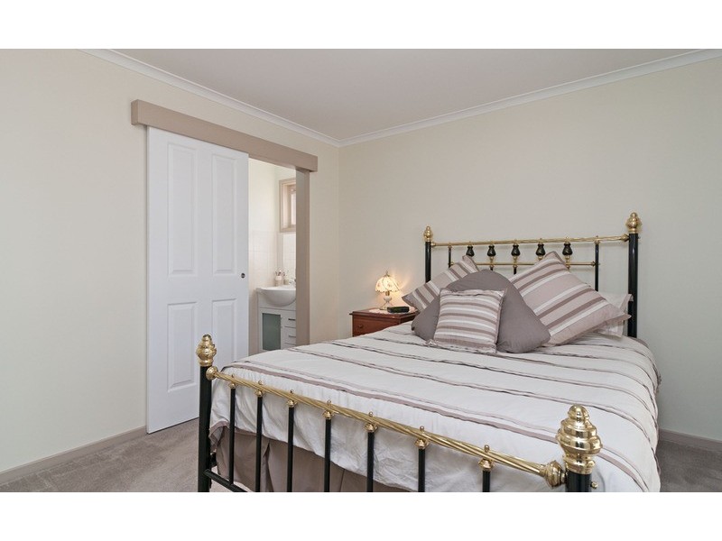 25 Norman Berry Drive, Seville VIC 3139