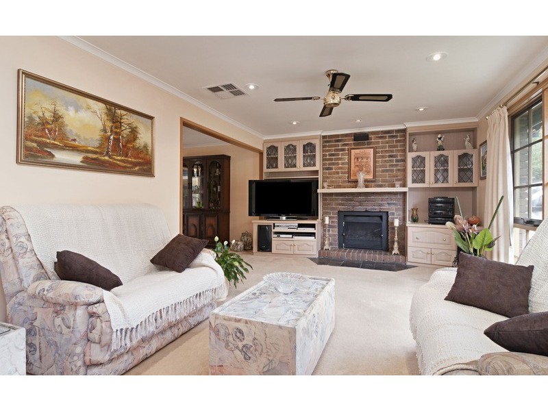 11 Peppermint Place, Croydon Hills VIC 3136