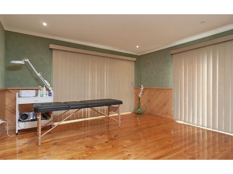 11 Peppermint Place, Croydon Hills VIC 3136