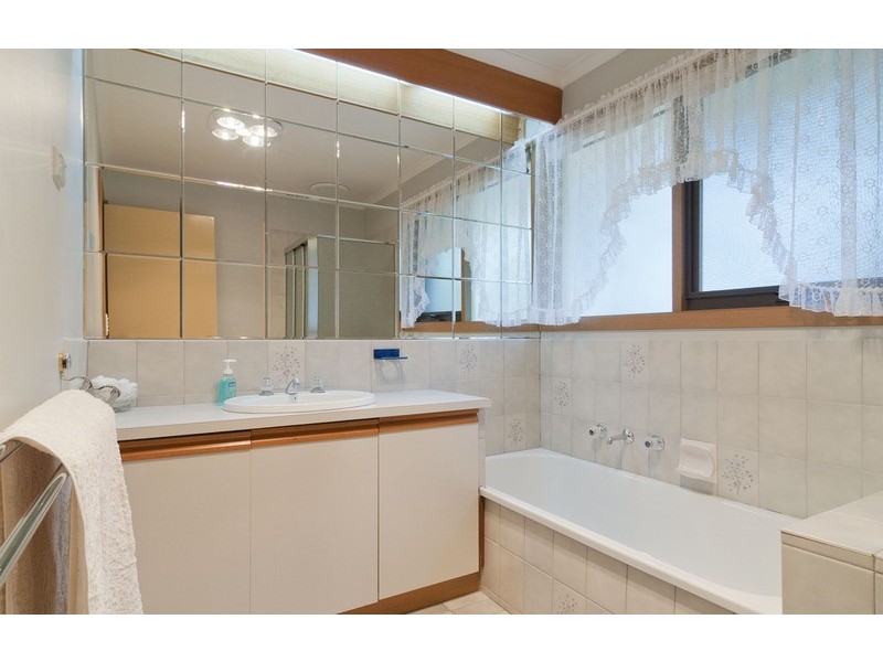 11 Peppermint Place, Croydon Hills VIC 3136