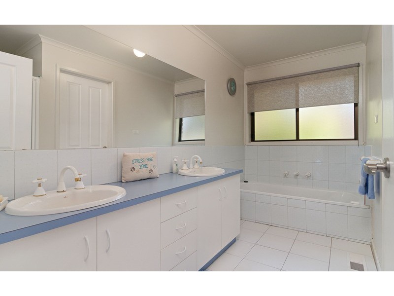 13 Amanda Court, Seville VIC 3139