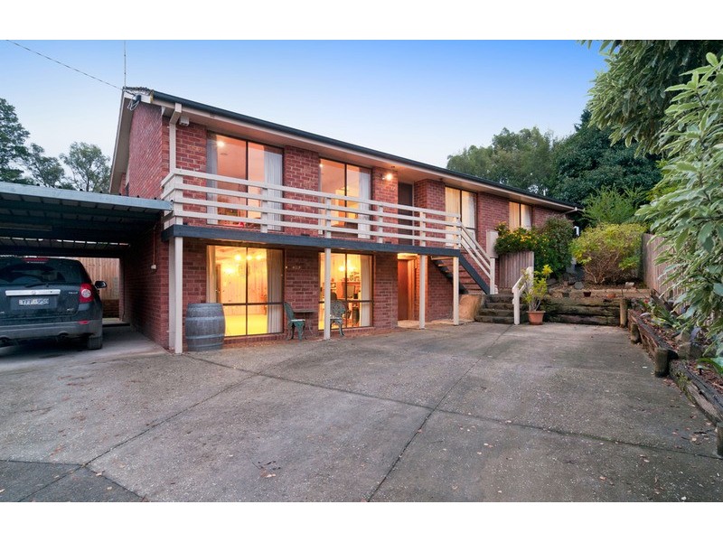 3 Penola Drive, Seville VIC 3139