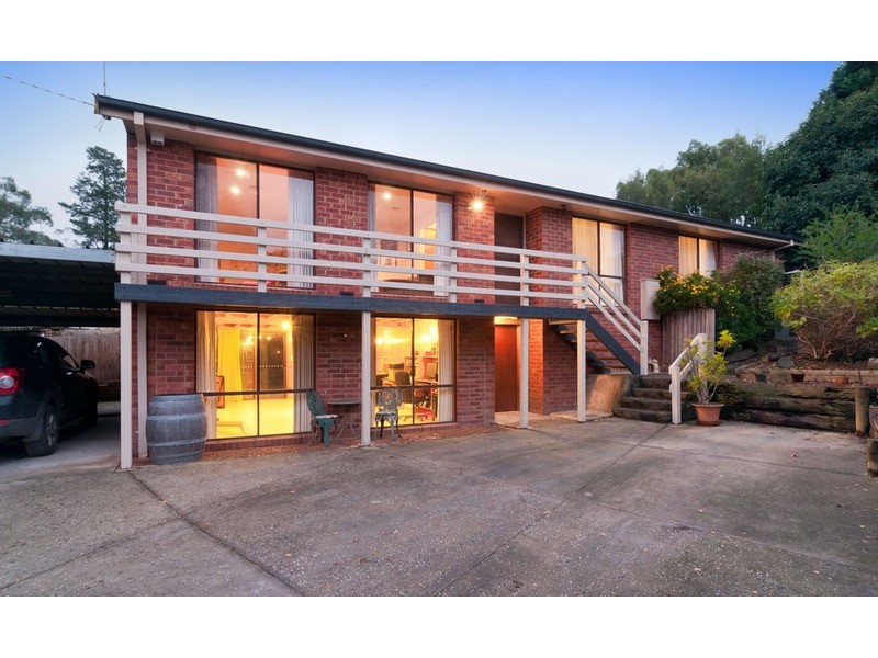 3 Penola Drive, Seville VIC 3139