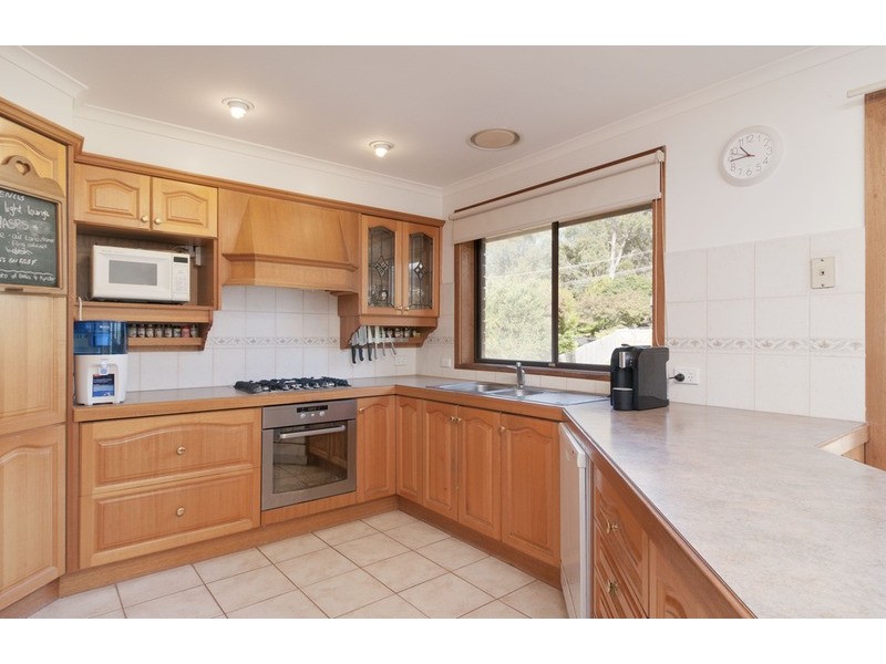 3 Penola Drive, Seville VIC 3139