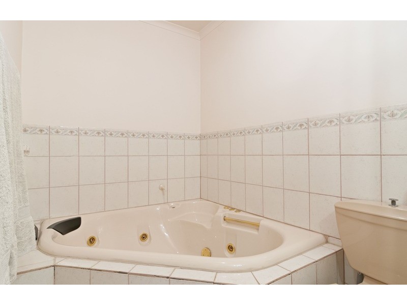 3 Penola Drive, Seville VIC 3139