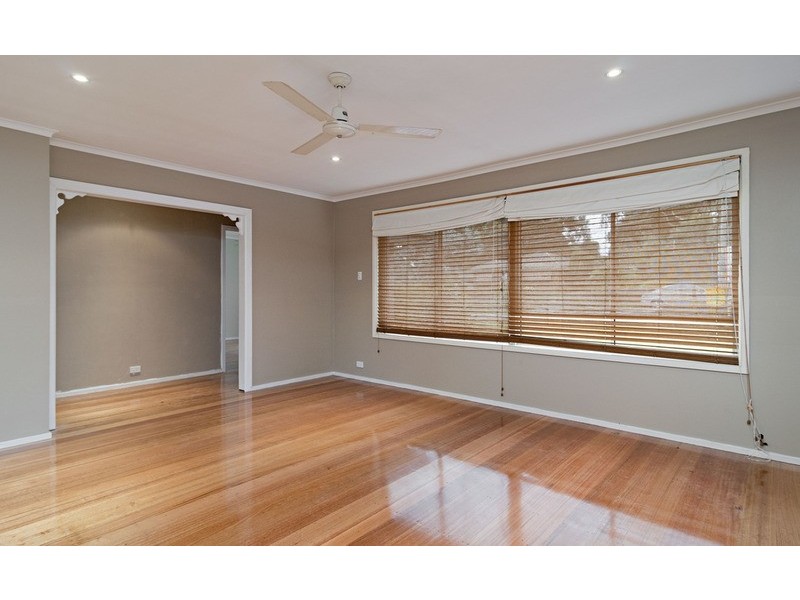 24 Russell  Avenue, Mooroolbark VIC 3138