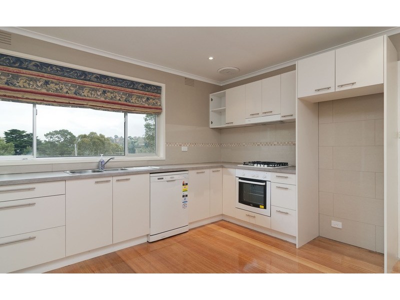 24 Russell  Avenue, Mooroolbark VIC 3138