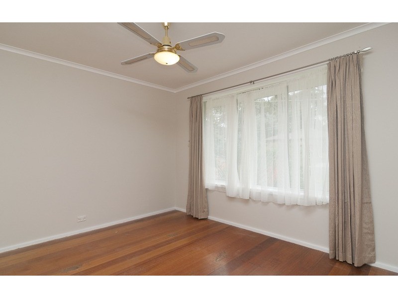 24 Russell  Avenue, Mooroolbark VIC 3138