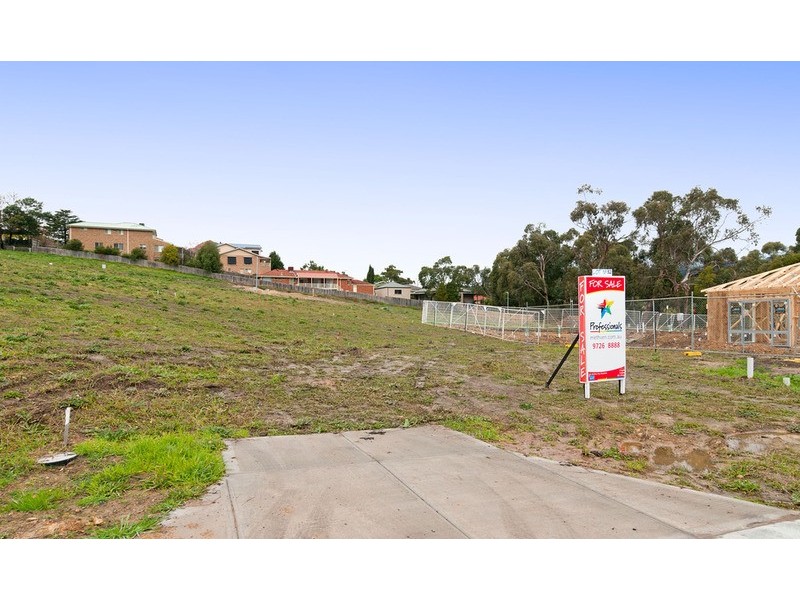 4 Tiverton Circuit, Mooroolbark VIC 3138