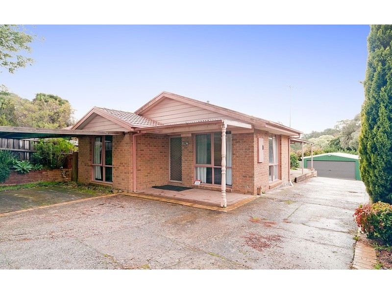 2/11 The Crescent, Mount Evelyn VIC 3796