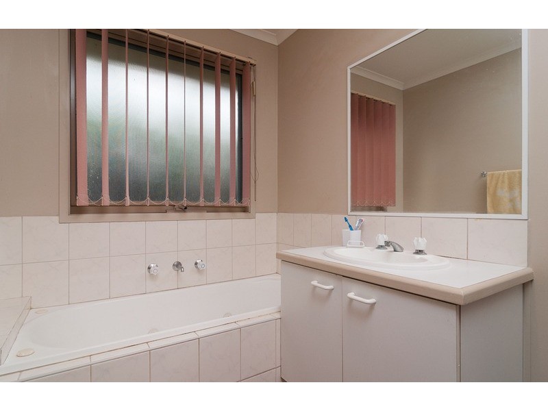 2/11 The Crescent, Mount Evelyn VIC 3796