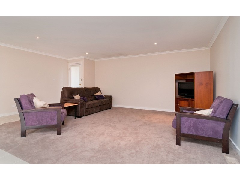 15a Diane Crescent, Mooroolbark VIC 3138