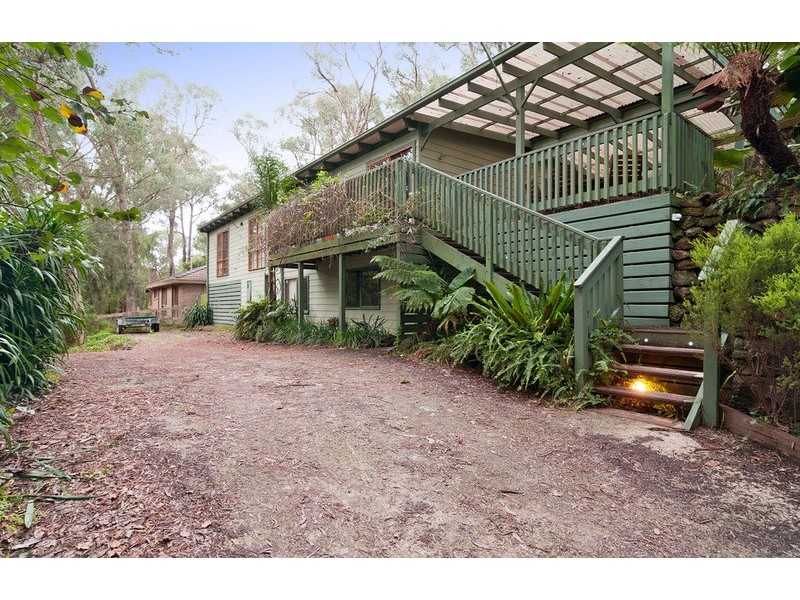 16 Railway Road, Mount Evelyn VIC 3796