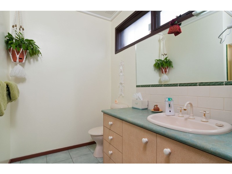 8 Anthony Drive, Chirnside Park VIC 3116