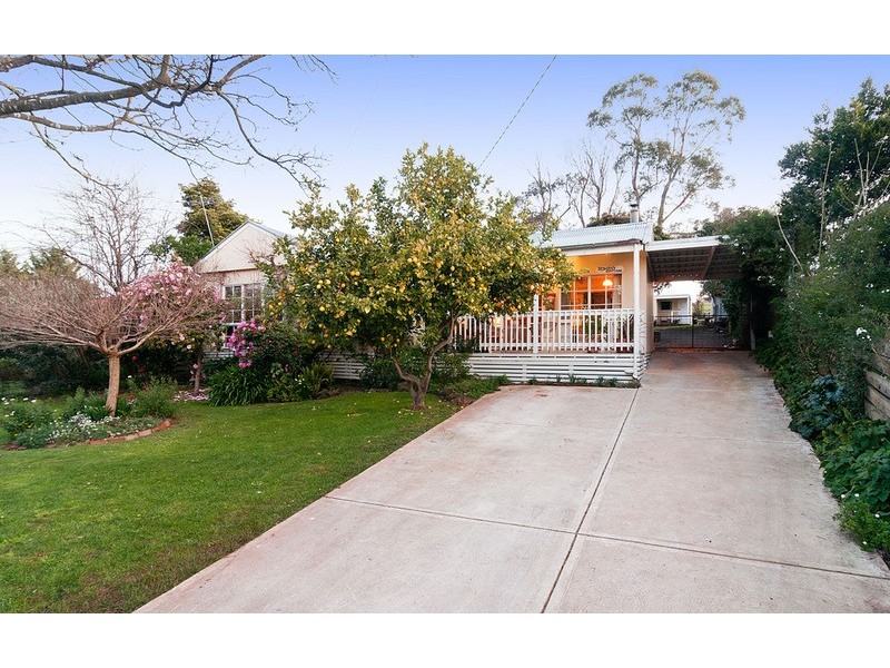 10 Victory Avenue, Wandin North VIC 3139