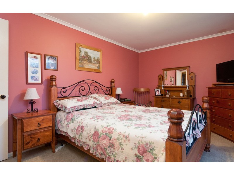 10 Victory Avenue, Wandin North VIC 3139