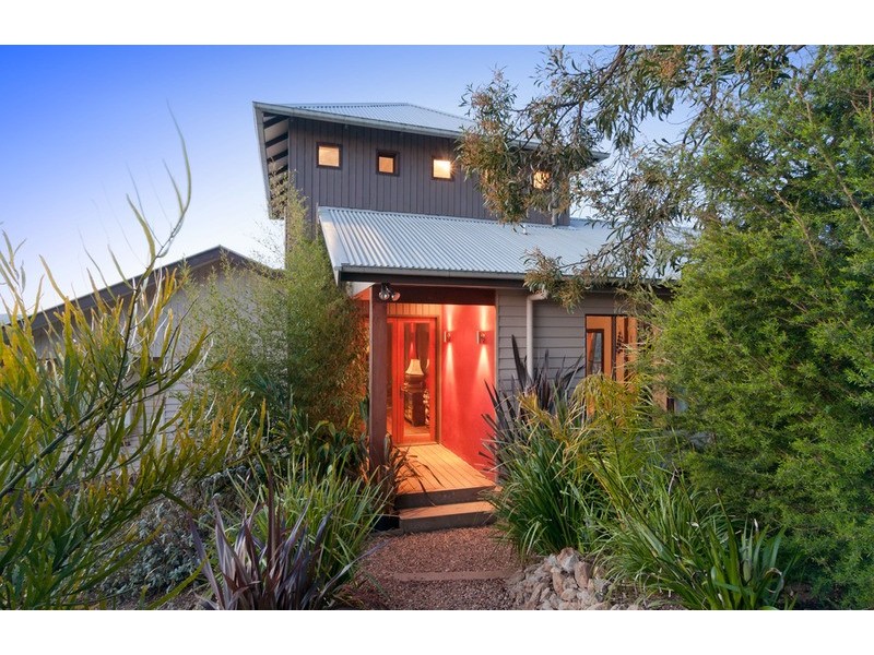 40 Riverview  Parade, Launching Place VIC 3139