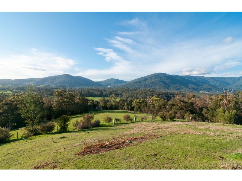 40 Riverview  Parade, Launching Place VIC 3139