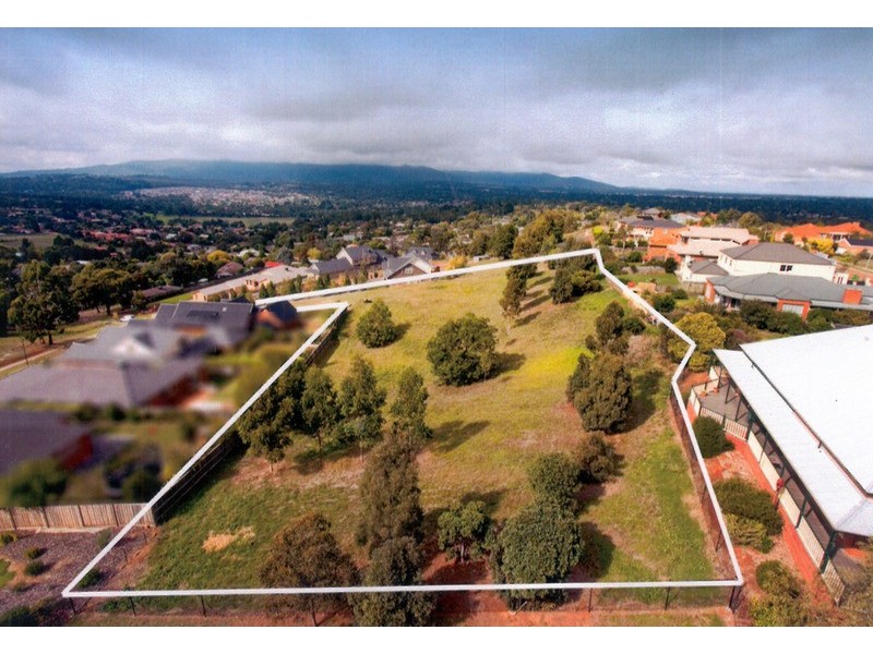 16 High Tor, Mooroolbark VIC 3138