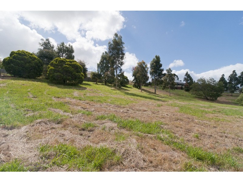 16 High Tor, Mooroolbark VIC 3138