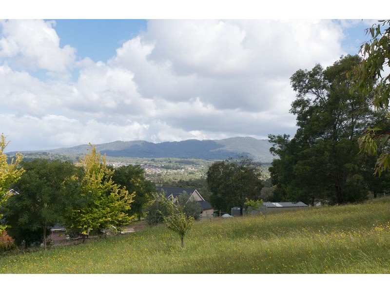 16 High Tor, Mooroolbark VIC 3138